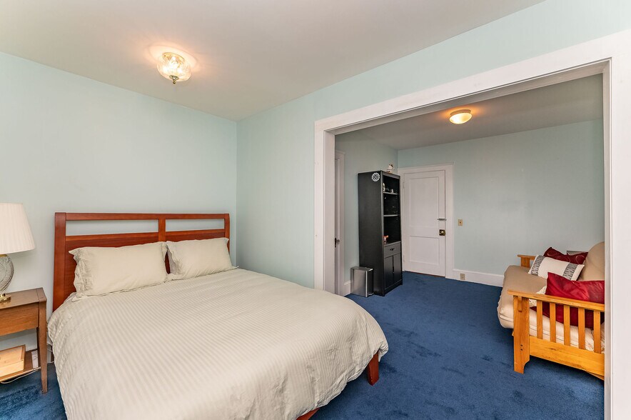 More Photos Of 112 Lafayette Rd, North Hampton General Retail For Sale