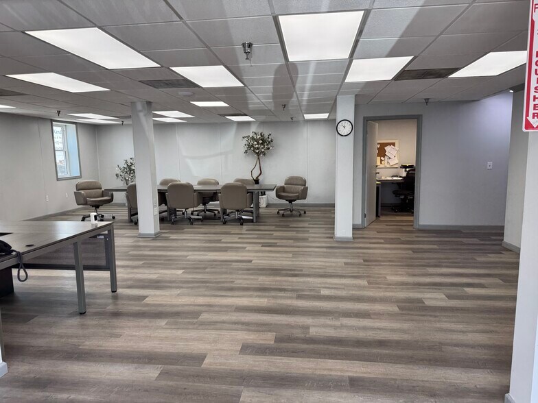 More Photos Of 12105 Acton Ln, Waldorf Warehouse For Lease