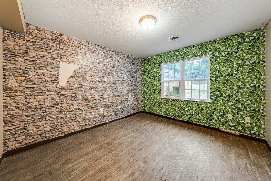 More Photos Of 80 Miller St, Centerburg Congregate Senior Housing For Lease