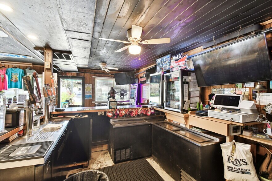 More Photos Of 3007 6th St S, Saint Petersburg Bar For Sale
