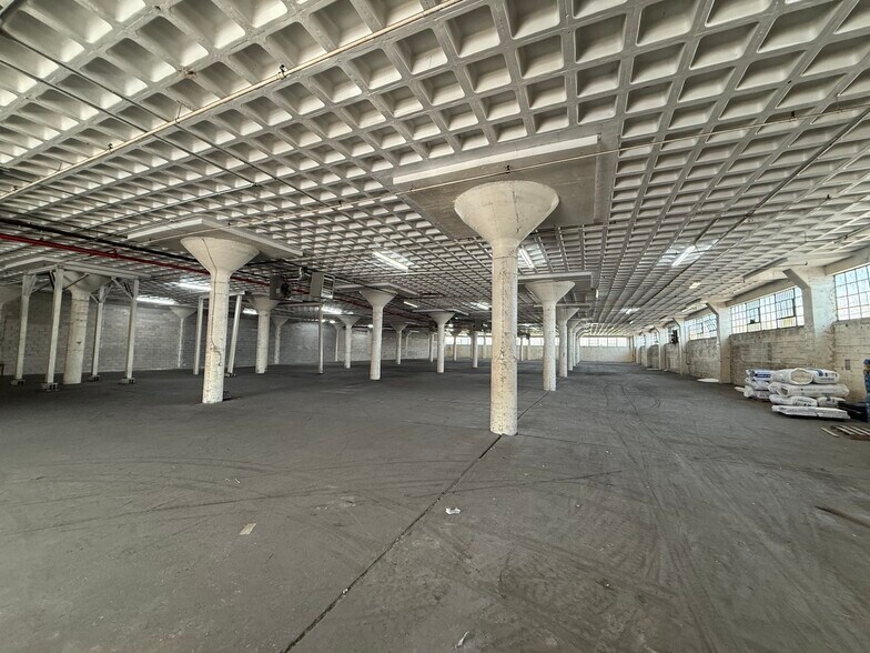More Photos Of 9 Rewe St, Brooklyn Distribution For Lease