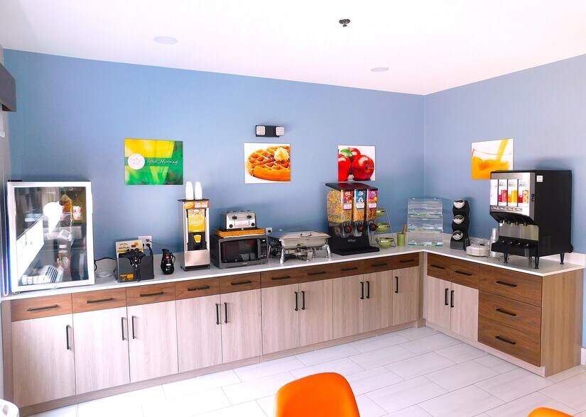 More Photos Of 1823 W Reynolds St, Pontiac Hotel For Sale