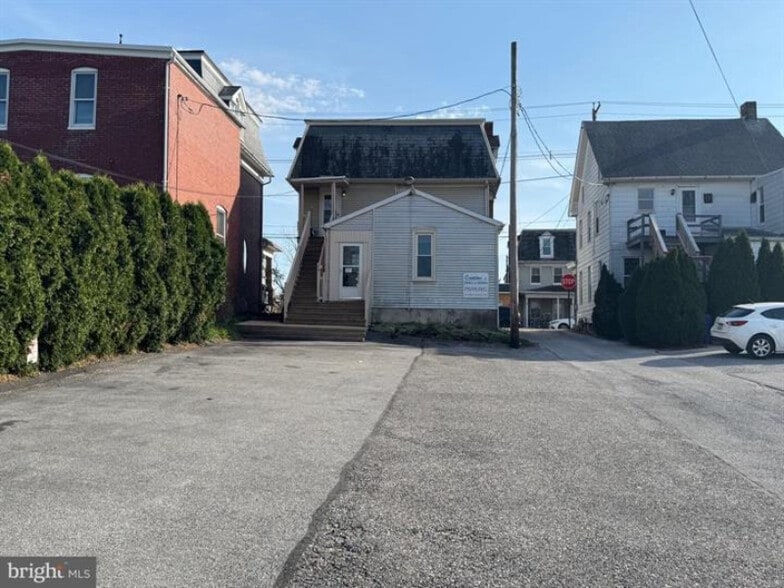 More Photos Of 37 W Main St, Dallastown Flex For Sale