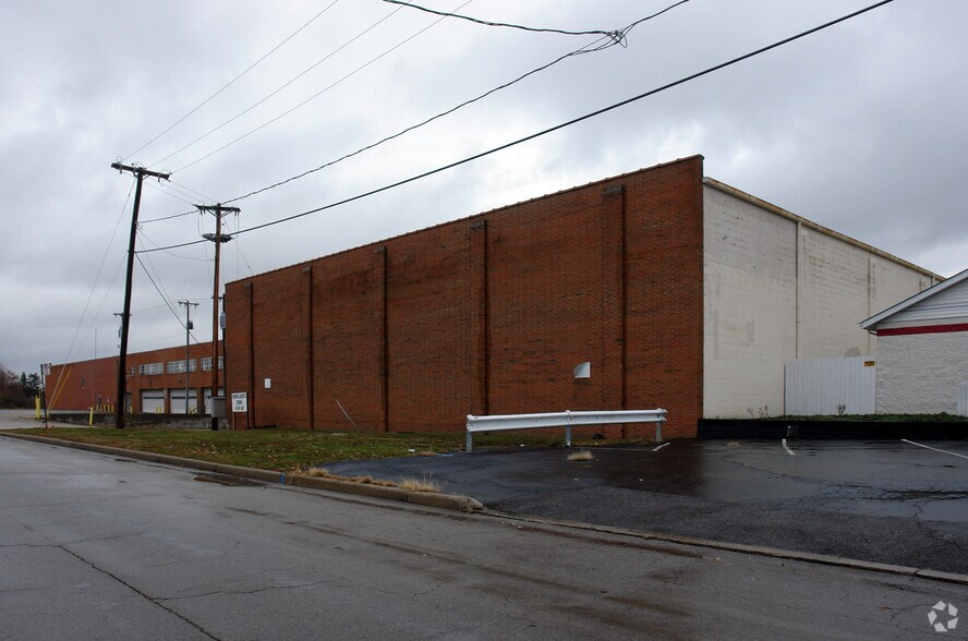 Primary Photo Of 2145 Tedrow Rd, Toledo Distribution For Lease