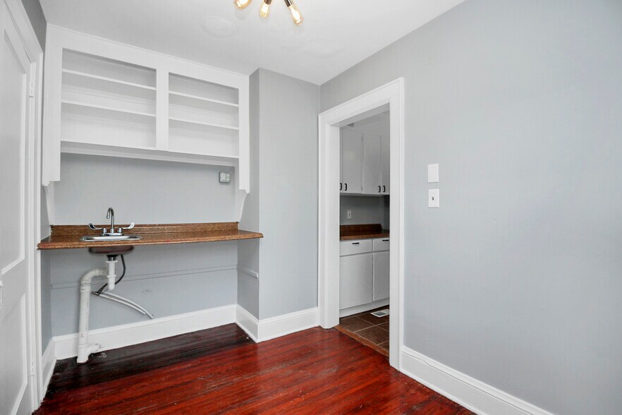 More Photos Of 2220 The Plaza, Charlotte Office Residential For Lease