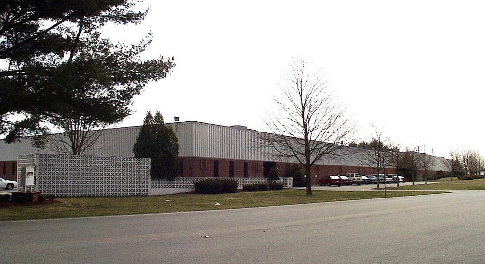 More Photos Of 40 Fordham Rd, Wilmington Warehouse For Lease