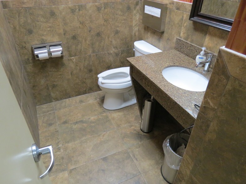 More Photos Of 911-917 S Parsons Ave, Brandon Office For Lease