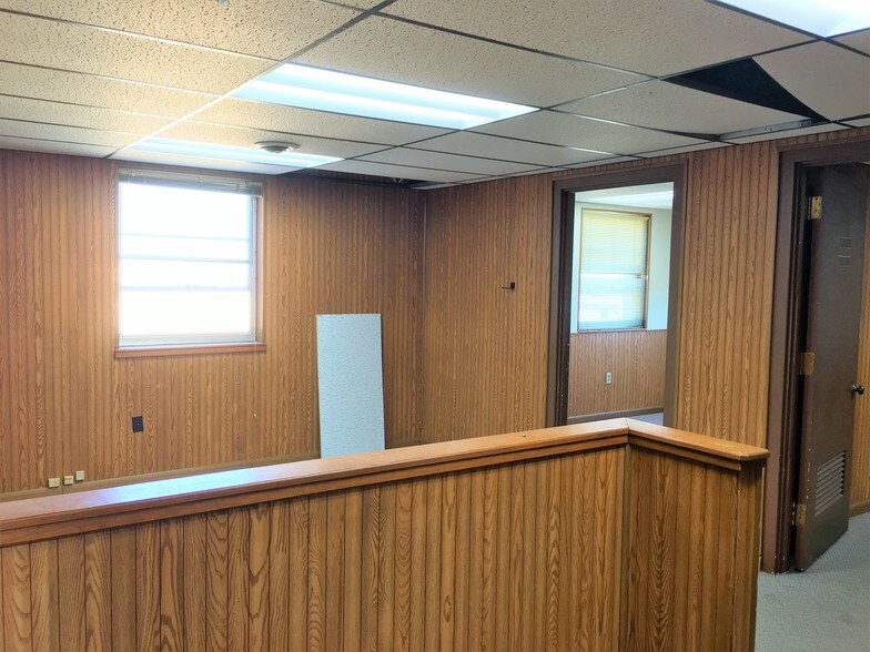 More Photos Of 620 N Edgemoor St, Wichita Warehouse For Sale