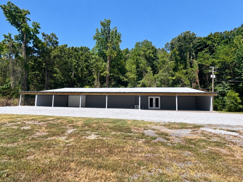 More Photos Of 453 Schmitt Rd, Rossville Warehouse For Lease