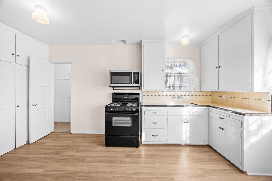 More Photos Of 1047 N San Gabriel Ave, Azusa Apartments For Sale