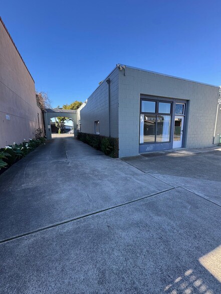 More Photos Of 637 Main St, Half Moon Bay Office For Lease