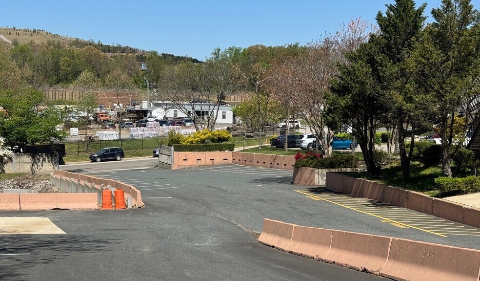 More Photos Of 10109 Giles Run Rd, Lorton Distribution For Lease