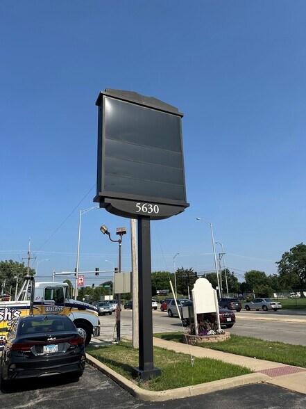 More Photos Of 5630 111th St, Chicago Ridge Medical For Lease