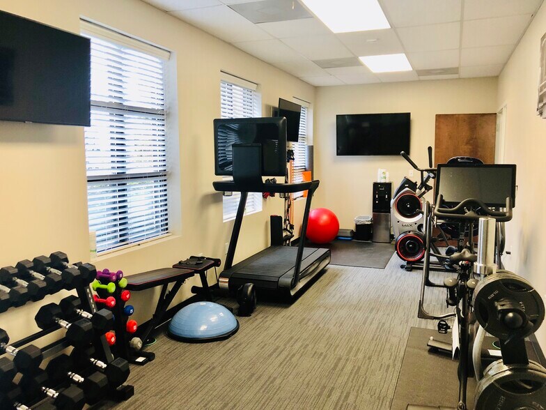 More Photos Of 9723 Northcross Center Ct, Huntersville Office For Lease