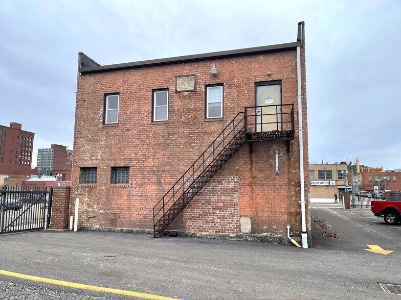 More Photos Of 530 Walnut Ave NE, Canton Storefront Retail Office For Sale