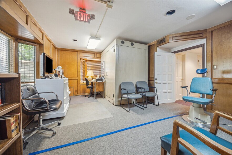 More Photos Of 5135 Edloe St, Houston Office Residential For Sale