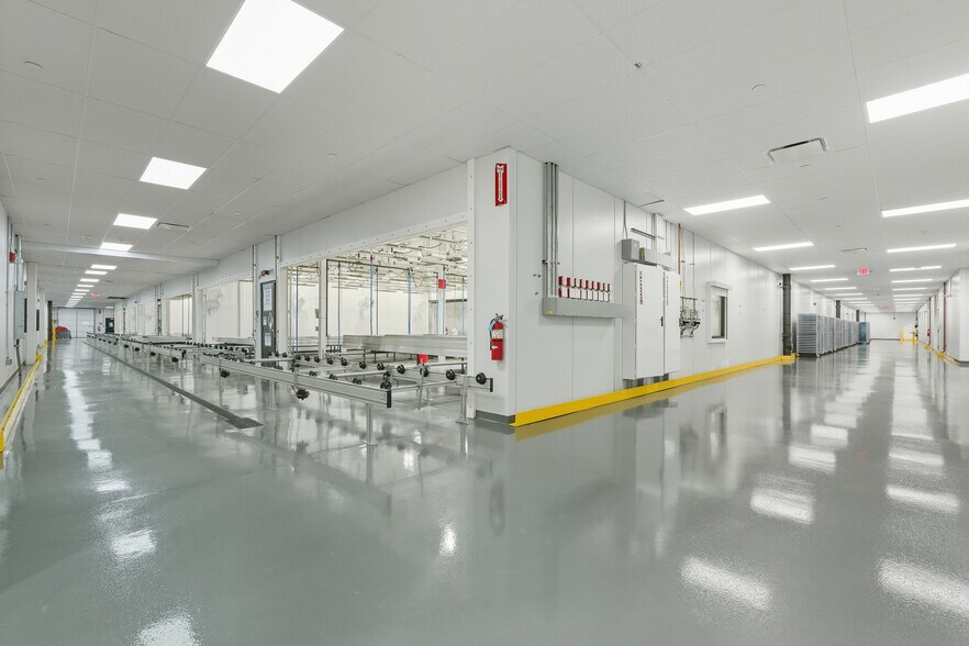 More Photos Of 1466 Curran Hwy, North Adams Manufacturing For Lease