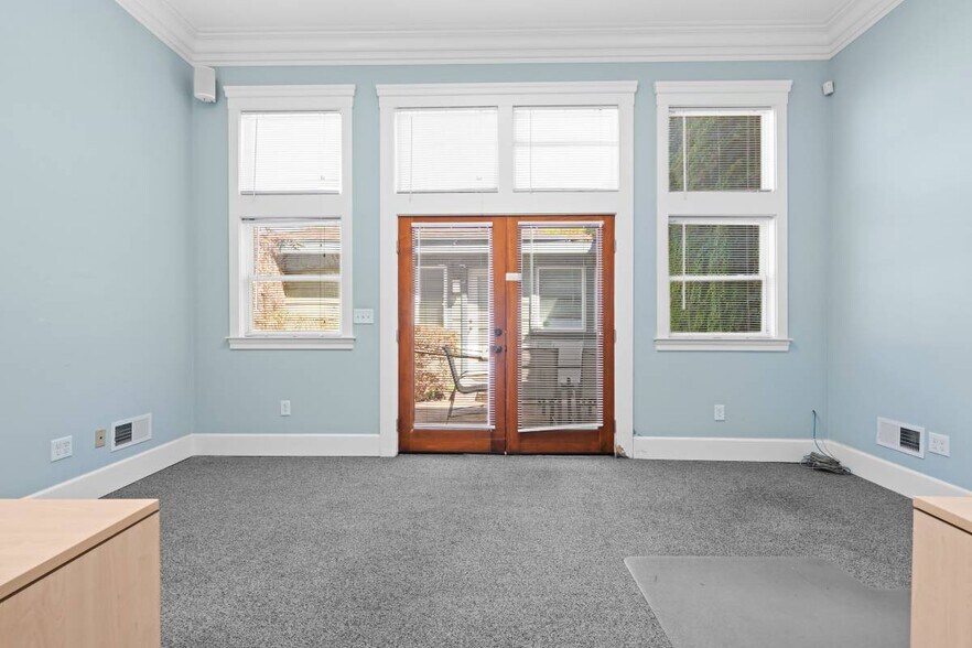 More Photos Of 5666 Telegraph Ave, Oakland Office For Sale