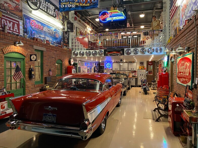 More Photos Of 9181 Commerce Center Cir, Highlands Ranch Self Storage For Sale