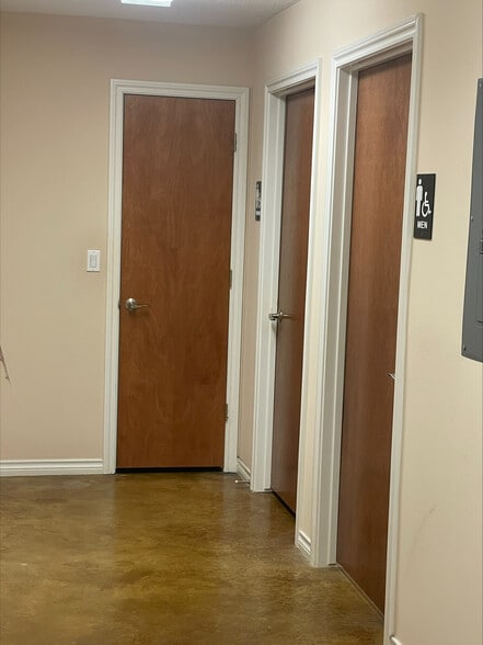 More Photos Of 17006 Seven Pines Dr, Spring Unknown For Lease