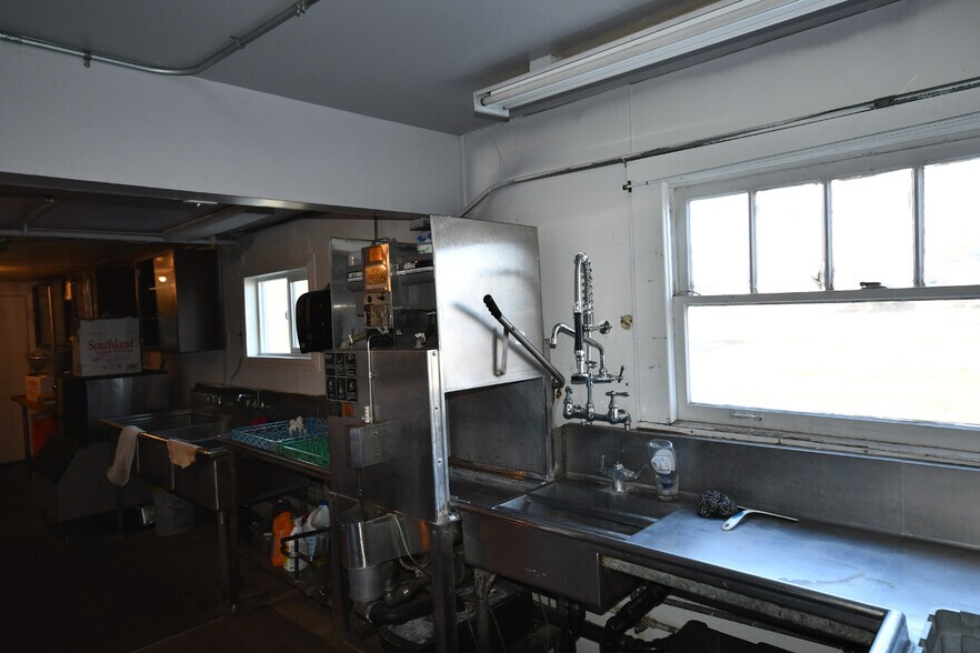 More Photos Of 2620 W 2nd St, The Dalles Restaurant For Sale