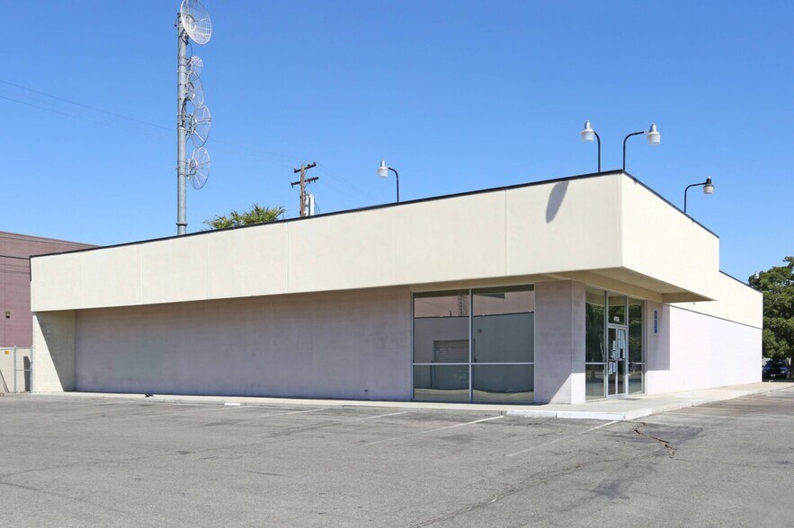 Primary Photo Of 4936 N Blackstone Ave, Fresno Freestanding For Lease