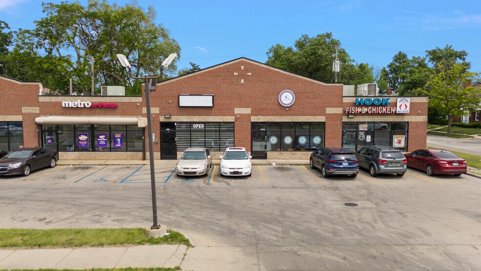 More Photos Of 10600-10636 W 7 Mile Rd, Detroit Storefront For Sale