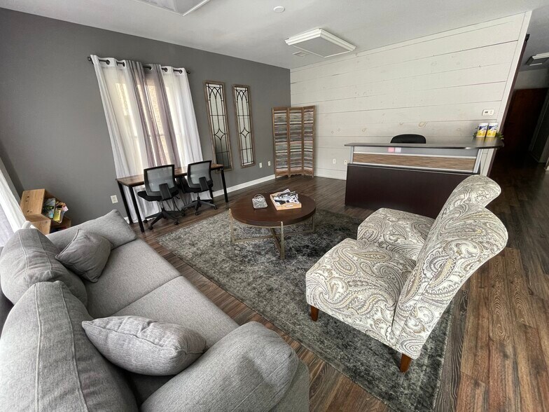 More Photos Of 955 W Wade Hampton Blvd, Greer Office For Lease