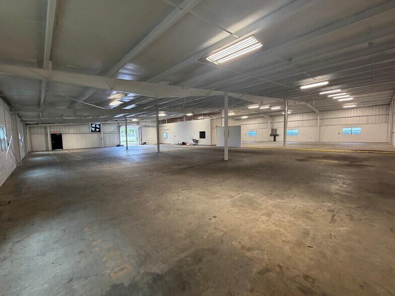 More Photos Of 5007 S Westshore Blvd, Tampa Warehouse For Sale