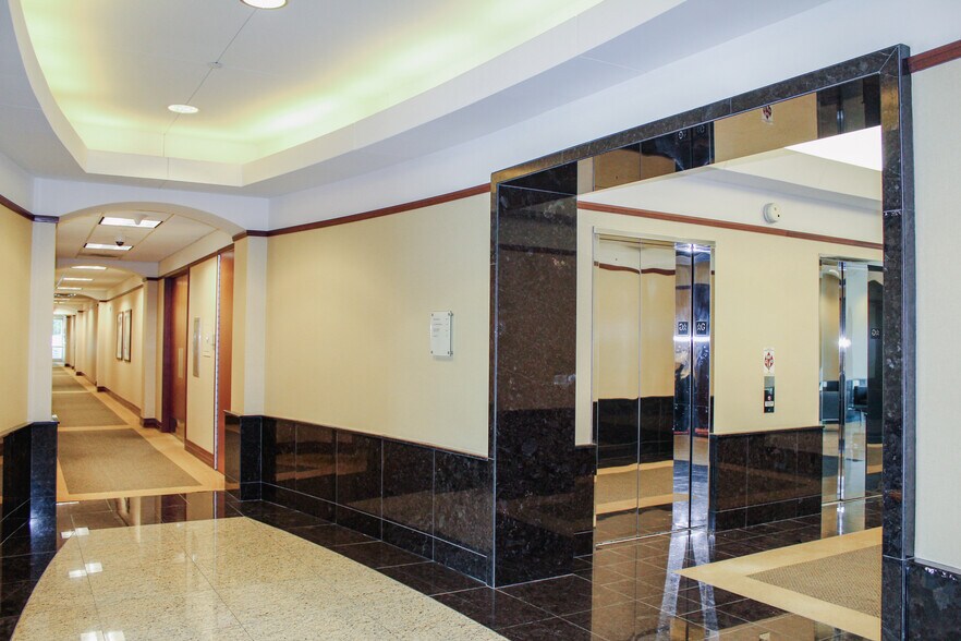 More Photos Of 950 Trade Centre Way, Portage Medical For Lease