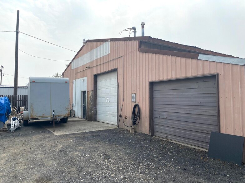 More Photos Of 1337 Bridge St, Clarkston Warehouse For Sale
