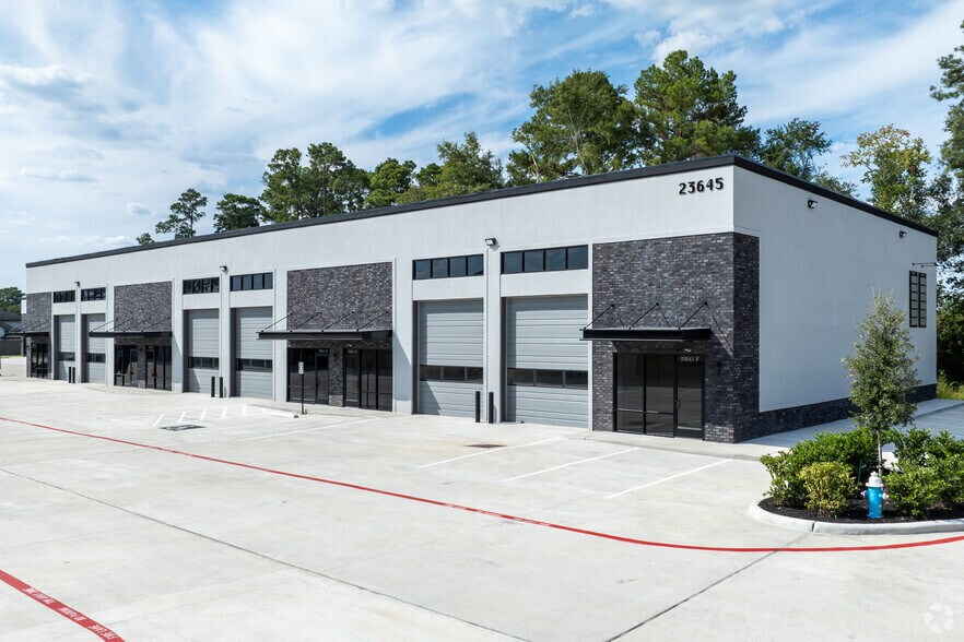 Primary Photo Of 23645 Gosling Rd, Spring Showroom For Lease