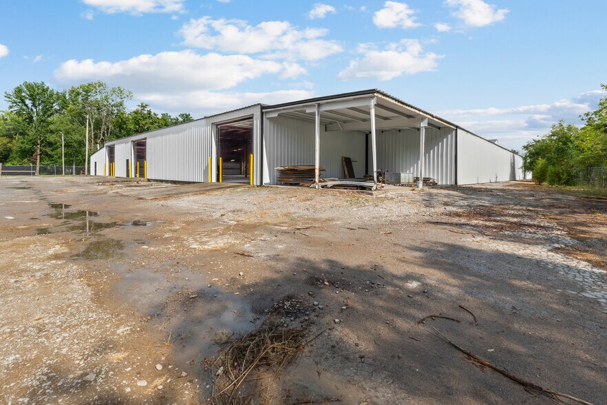 More Photos Of 240 E Park St, Guthrie Industrial For Lease
