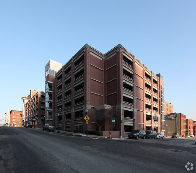 More Photos Of 300 W 9th St, Kansas City Parking Garage For Sale
