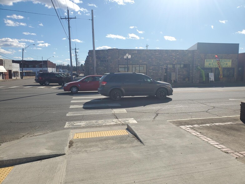More Photos Of 124 E Jackson St, Hugo Office For Sale