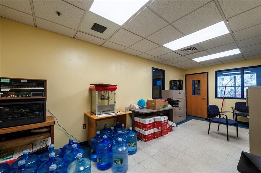 More Photos Of 210 West Ave, Pawtucket Office For Sale