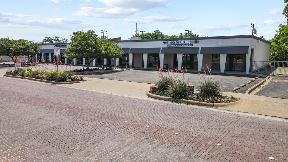 More Photos Of 3615-3625 Camp Bowie Blvd, Fort Worth Office For Lease