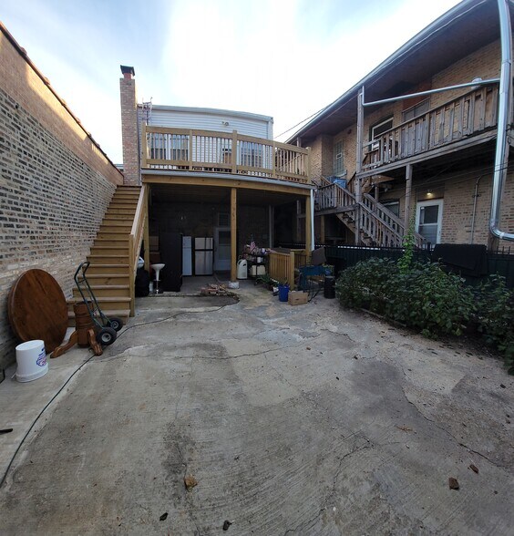 More Photos Of 2556 W Lawrence Ave, Chicago General Retail For Lease