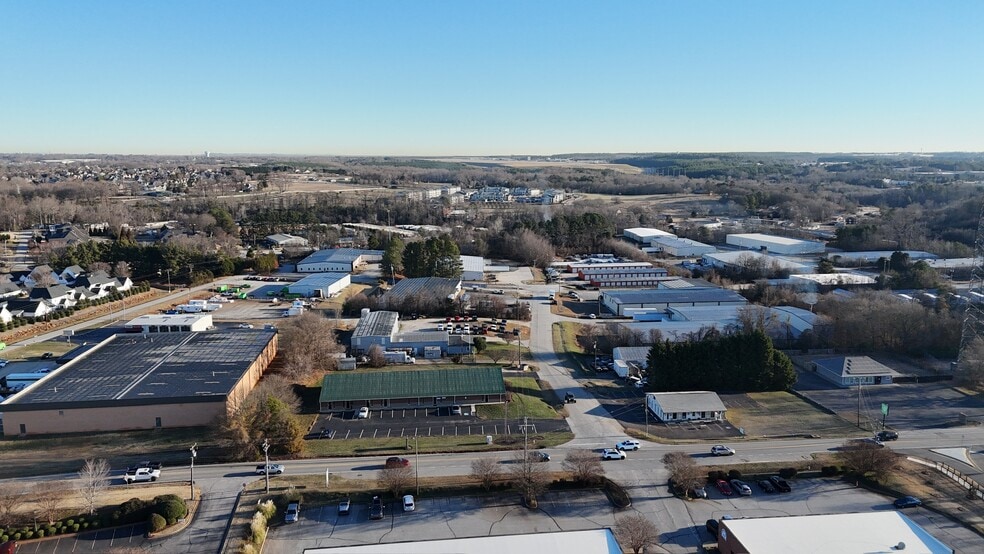 More Photos Of 107 Sunbelt Ct, Greer Light Distribution For Lease