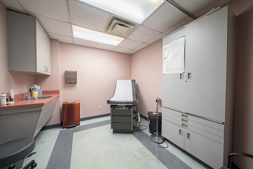 More Photos Of 1610 Opelika Rd, Phenix City Medical For Sale