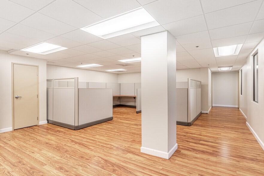 More Photos Of 7855 Fay Ave, La Jolla Medical For Lease