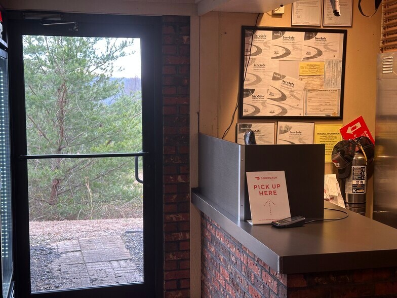 More Photos Of 1352 S Chestatee, Dahlonega Storefront For Sale