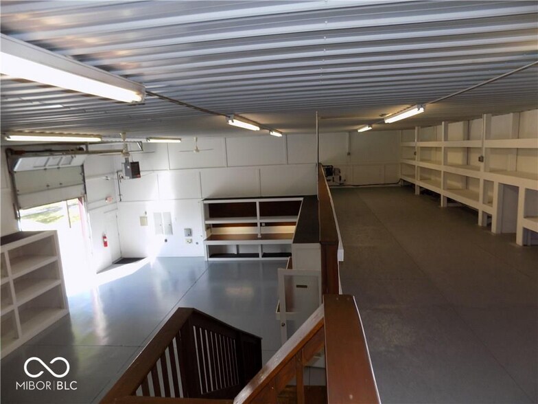 More Photos Of 1220 N Jackson St, Greencastle Flex For Sale