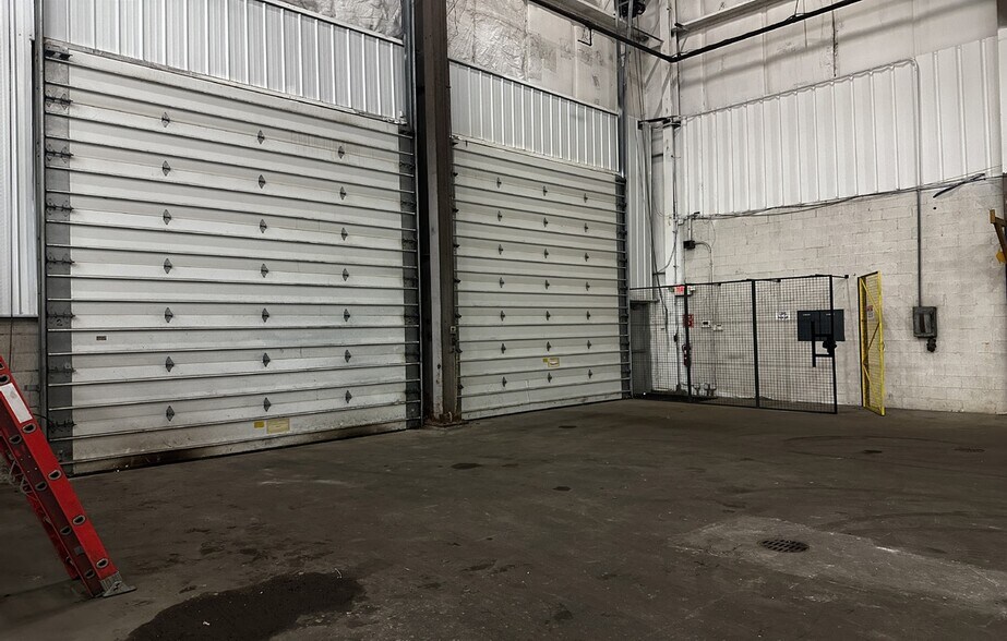 More Photos Of 23680 Research Dr, Farmington Hills Warehouse For Sale