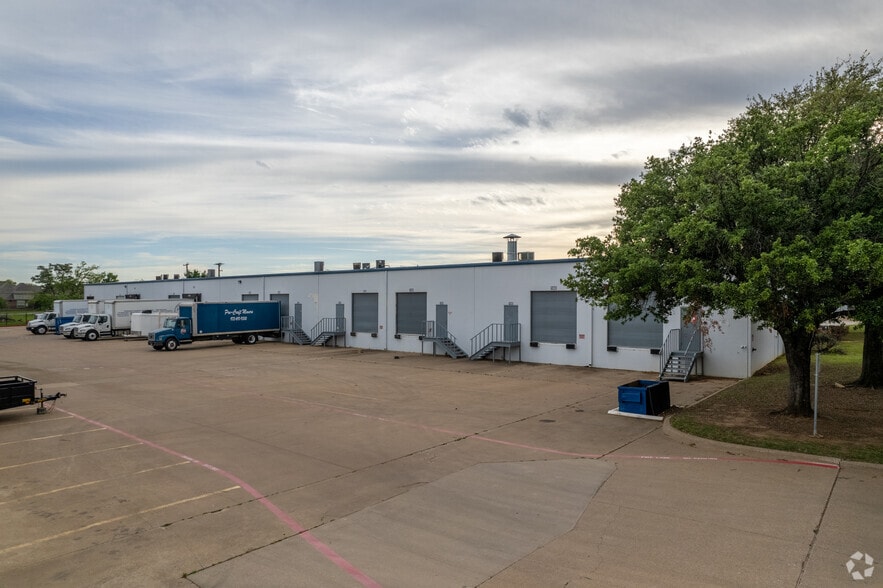 More Photos Of 8212 Northeast Pky, North Richland Hills Unknown For Lease