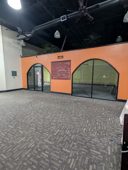 More Photos Of 1011-1013 Wal St, Longview Storefront Retail Office For Lease