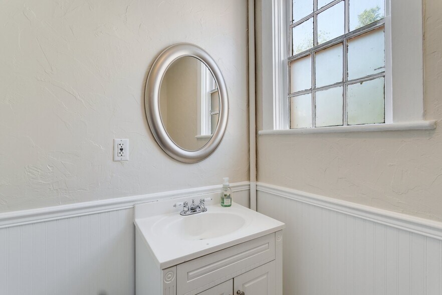 More Photos Of 1804 W Colorado Ave, Colorado Springs Office For Sale