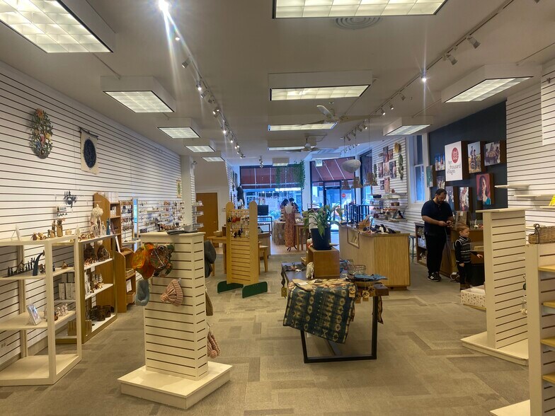 More Photos Of 121 N Marion St, Oak Park Storefront Retail Office For Lease