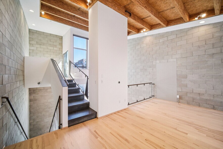 More Photos Of 717 N Highland Ave, Los Angeles Flex For Sale