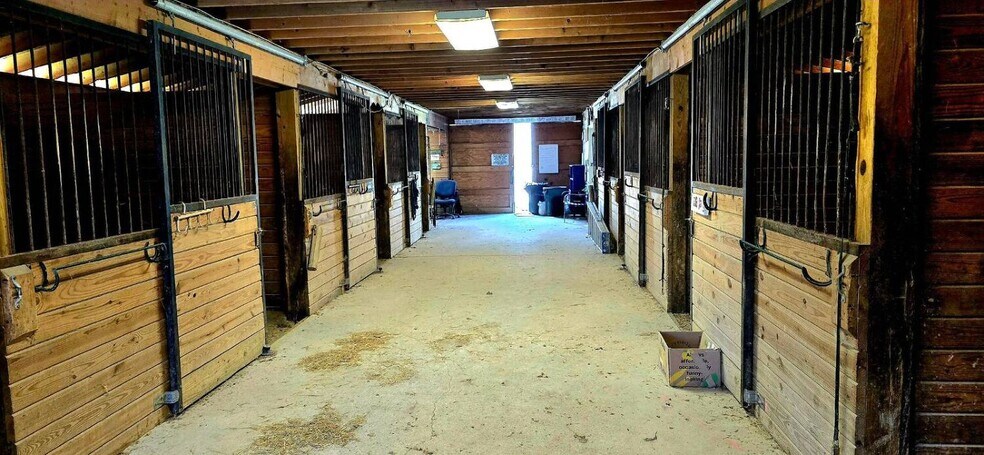 More Photos Of 158 Academy Lane Dr, Pence Springs Hotel For Sale